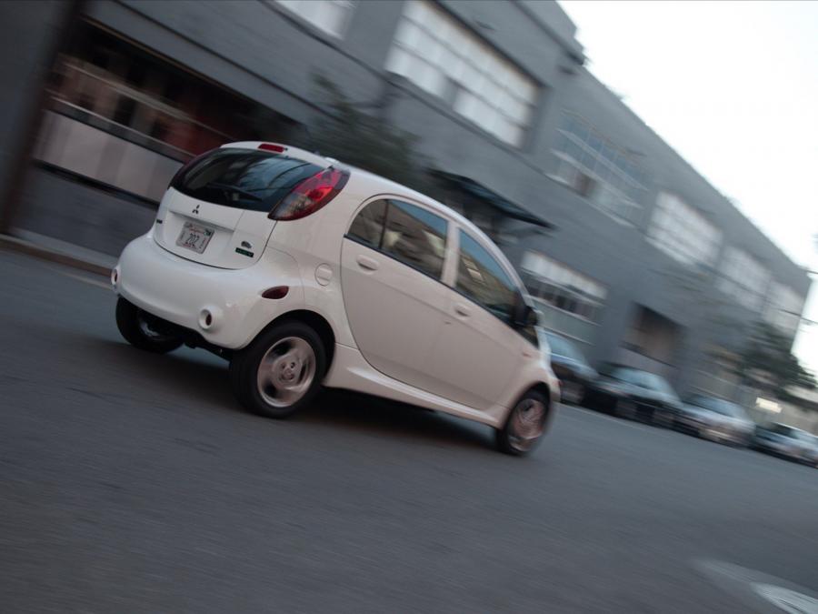  Mitsubishi i-MiEV 2012 года  (US) (фото 6 из 234)